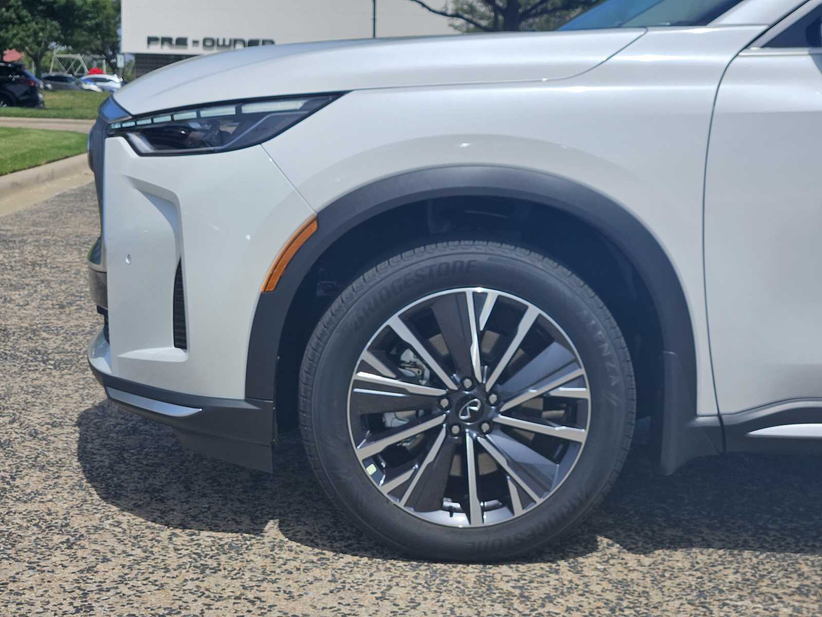 2026 Infiniti QX60 Luxe photo 4