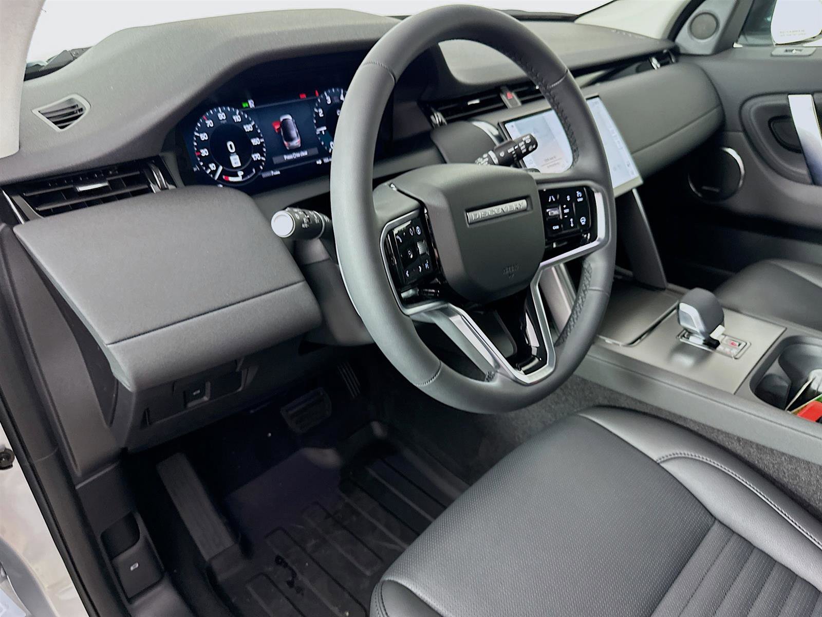 2025 Land Rover Discovery Sport S photo 4