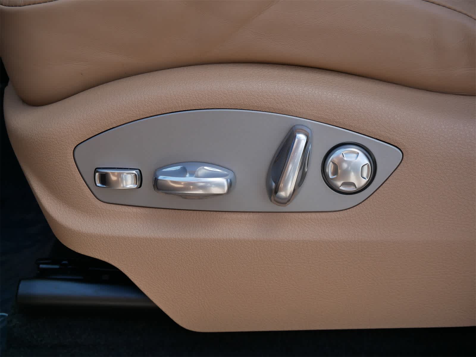 2025 Porsche Macan photo 11