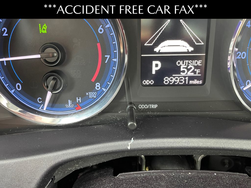 2018 Toyota Corolla LE photo 2