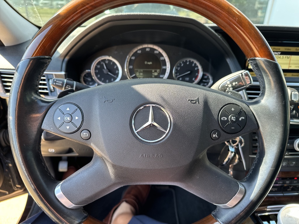 2010 Mercedes Benz E photo 5