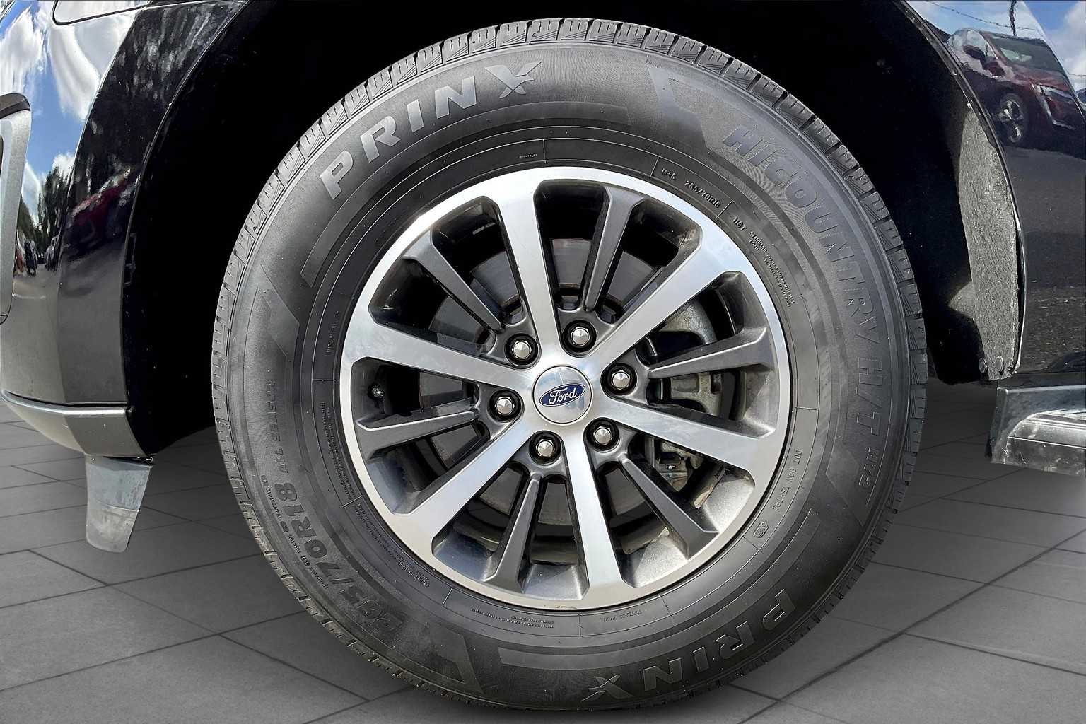 2019 Ford Expedition XLT photo 6