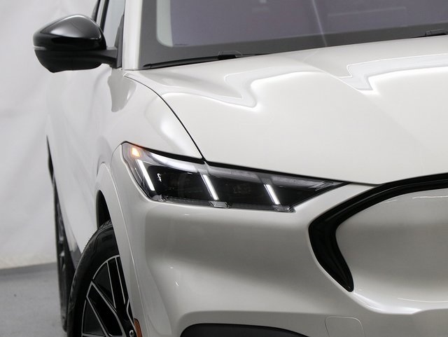 2025 Ford Mustang Mach-E Premium photo 4