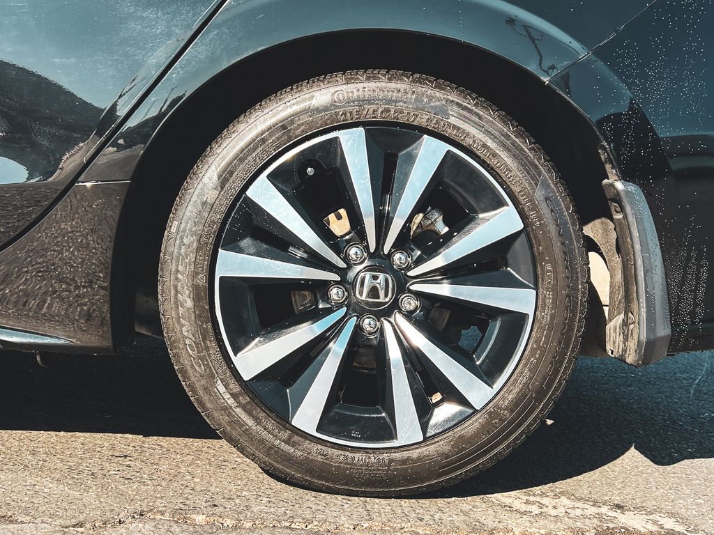 2022 Honda Civic EX-L photo 3