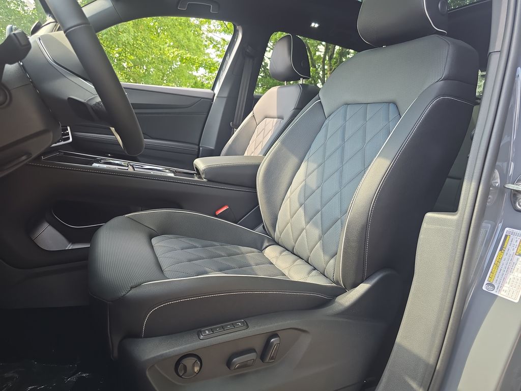 2025 Volkswagen Atlas Cross Sport SEL Premium R-Line photo 3