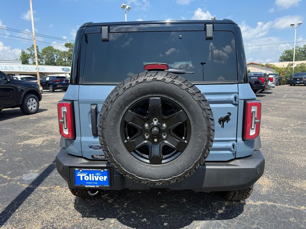 2025 Ford Bronco Outer Banks photo 4