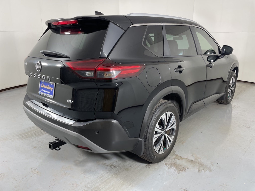 2022 Nissan Rogue SV photo 4