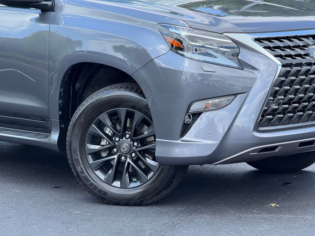 2023 Lexus GX 460 photo 2