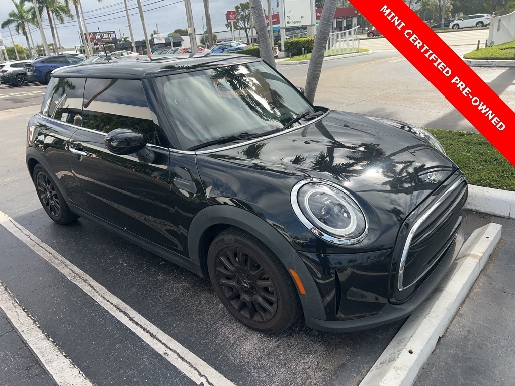 2023 MINI Hardtop 2 Door Base's photo