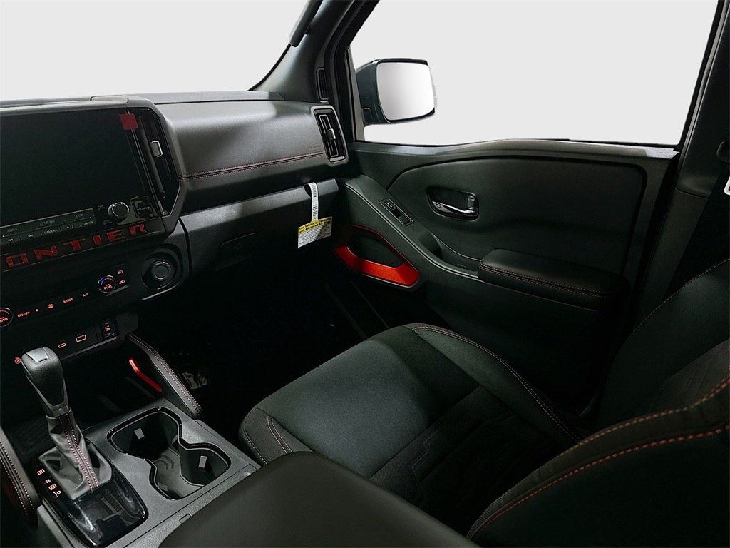 2025 Nissan Frontier PRO-4X photo 8