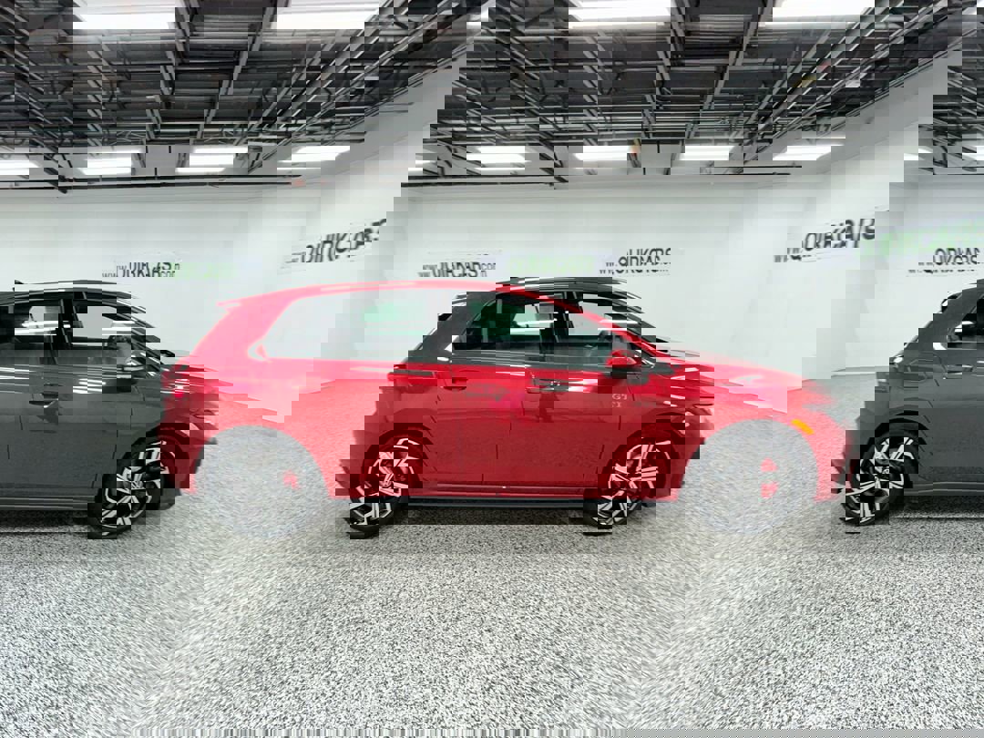 2025 Volkswagen Golf GTI SE photo 4