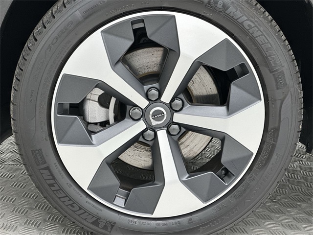 2025 Volvo XC40 Plus photo 2