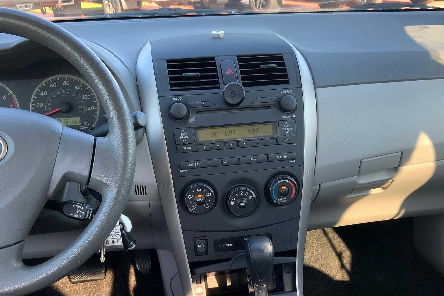 2009 Toyota RAV4 LE photo 6