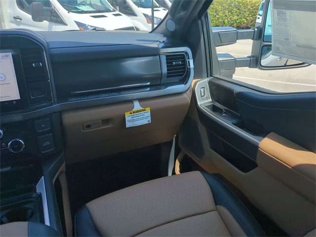 2025 Ford F-350 photo 16
