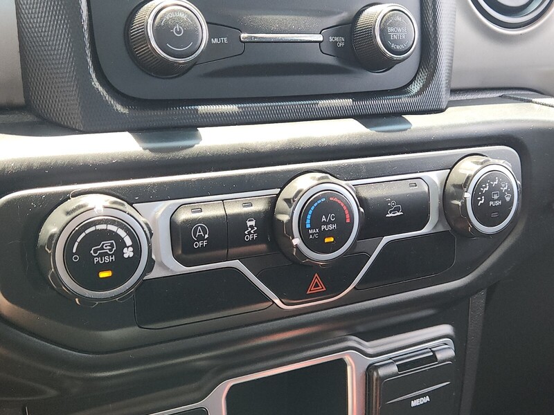 2020 Jeep Gladiator Sport photo 23