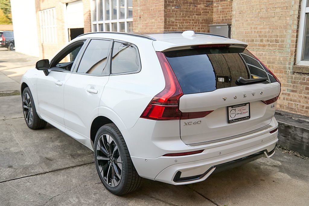 2026 VOLVO XC60 - Image 7