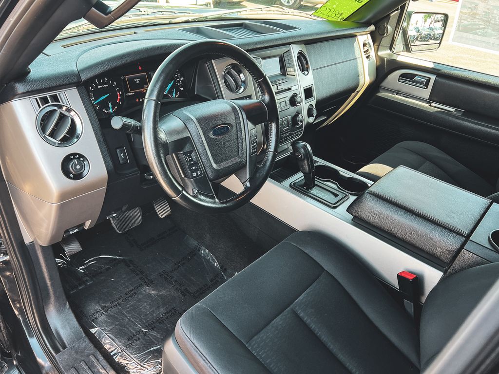 2015 Ford Expedition XLT photo 24