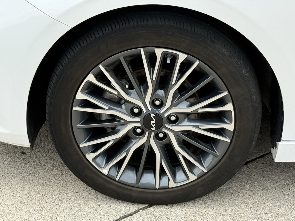 2023 Kia Forte GT-Line photo 12