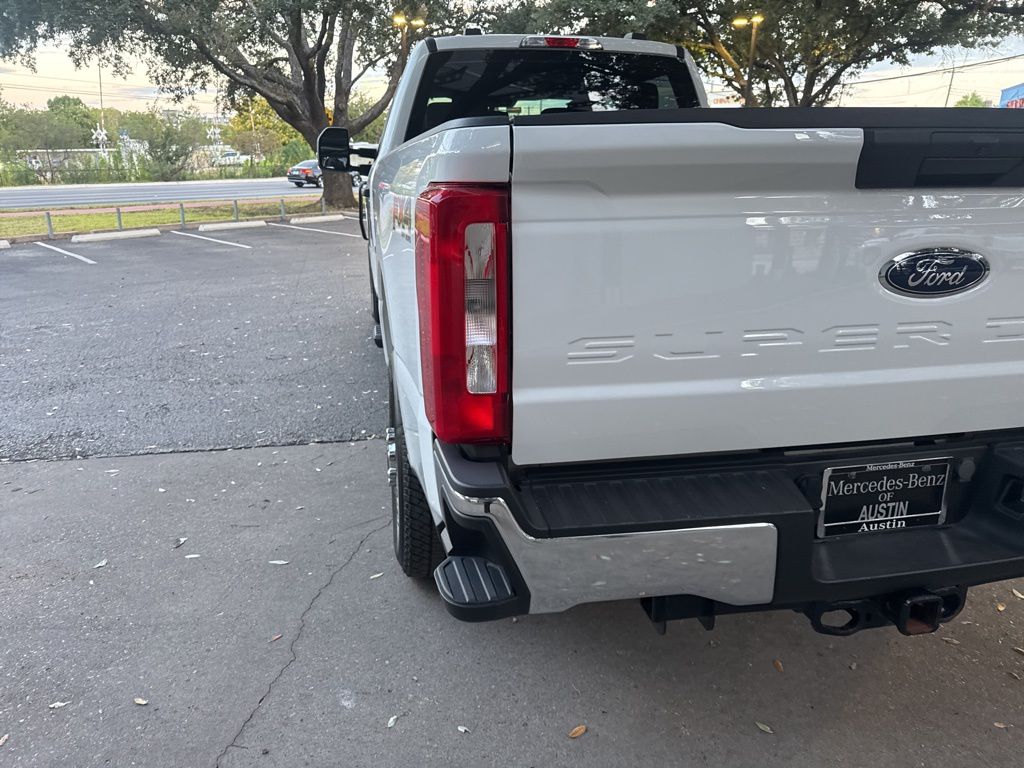 2023 Ford F-350 photo 22