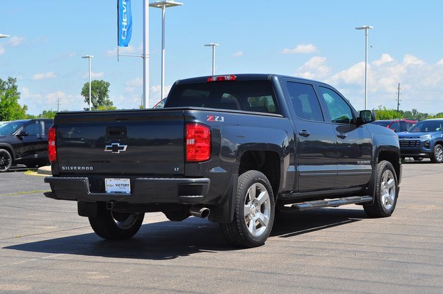 2018 Chevrolet Silverado 1500 LT photo 3