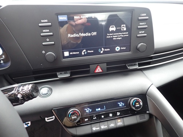 2025 Hyundai Elantra SEL Sport photo 15