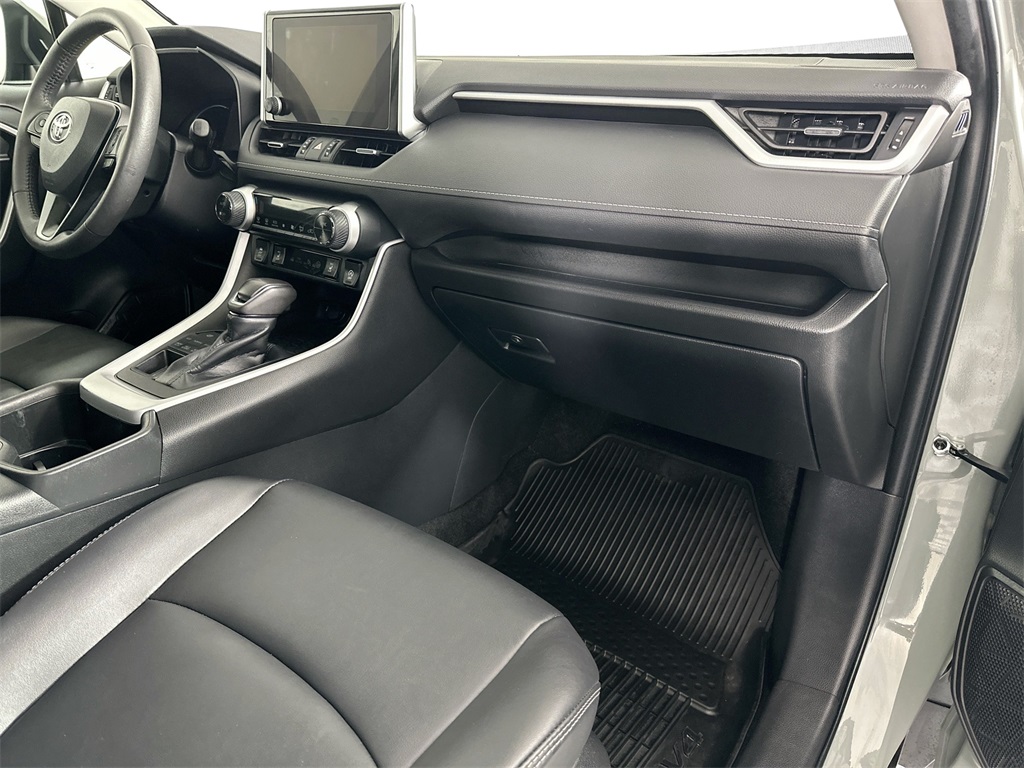 2023 Toyota RAV4 XLE Premium photo 23