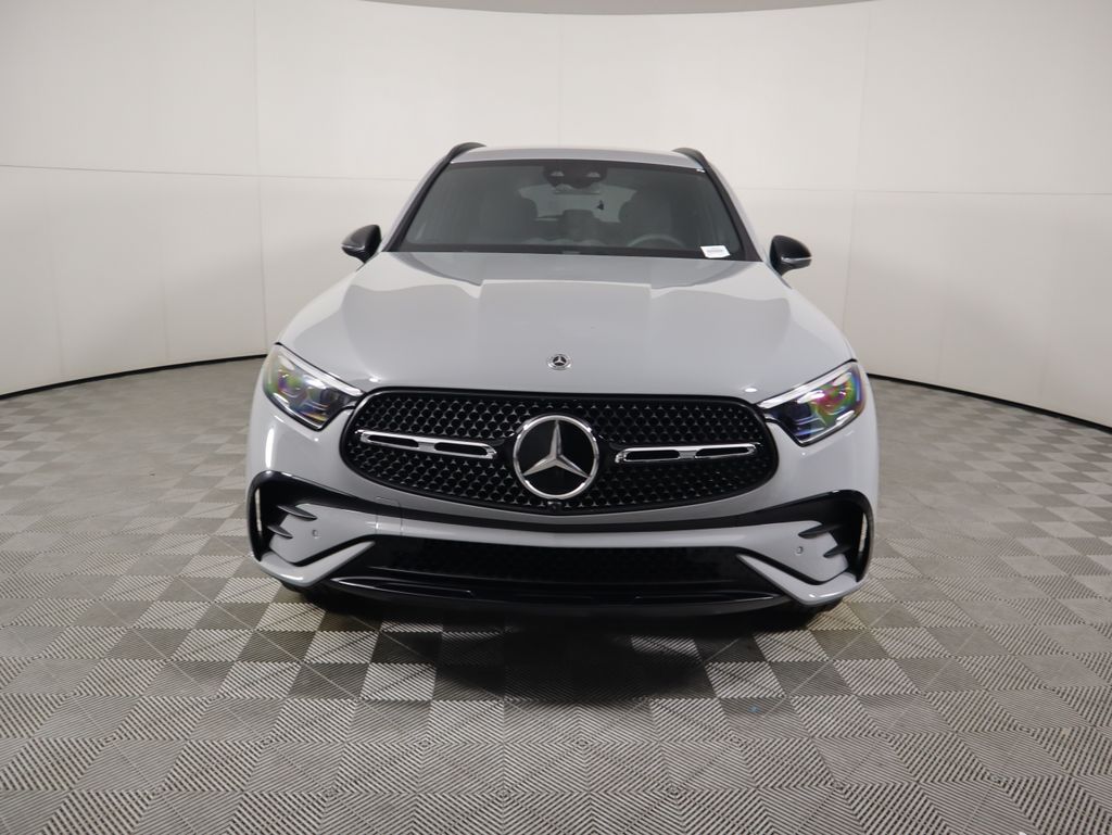 2025 Mercedes Benz GLC 300 photo 2