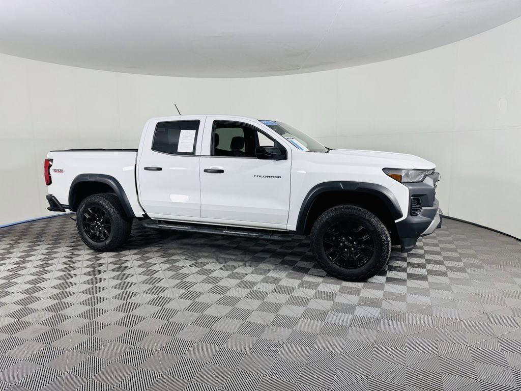 2023 Chevrolet Colorado Trail Boss photo 2
