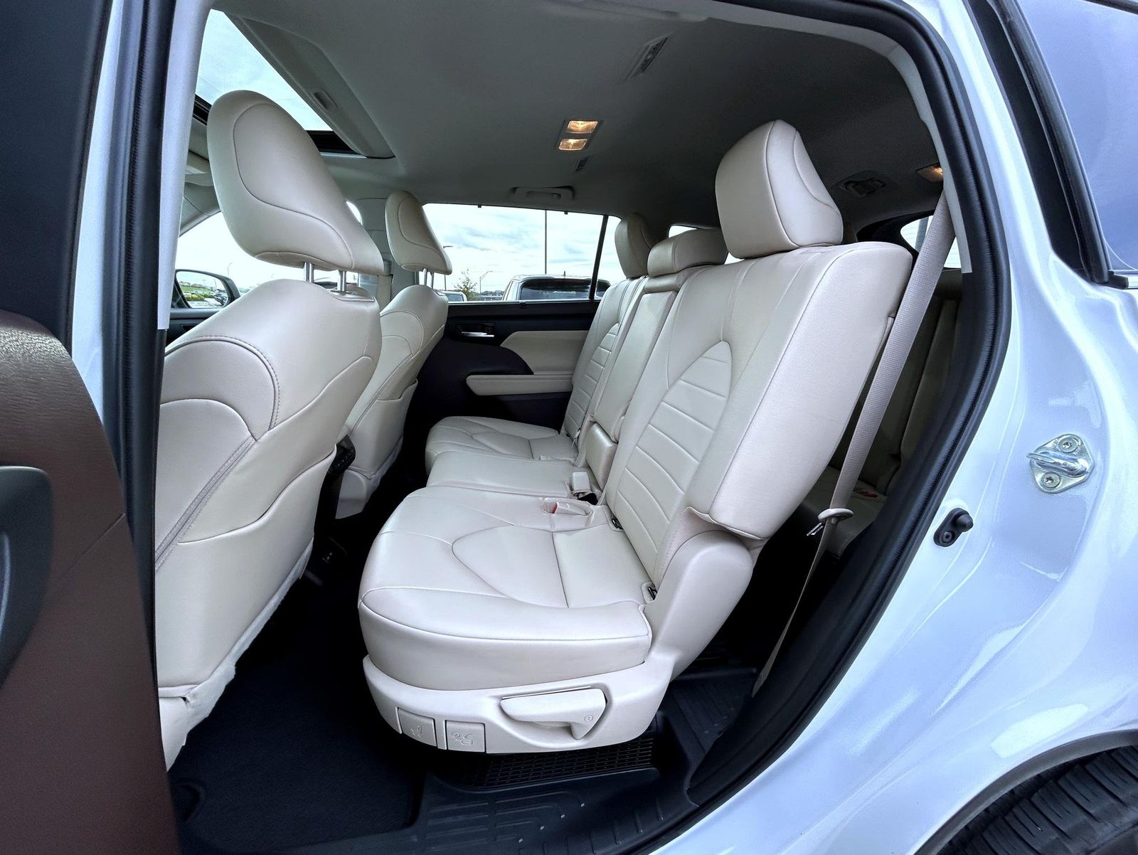 2022 Toyota Highlander Hybrid XLE photo 20