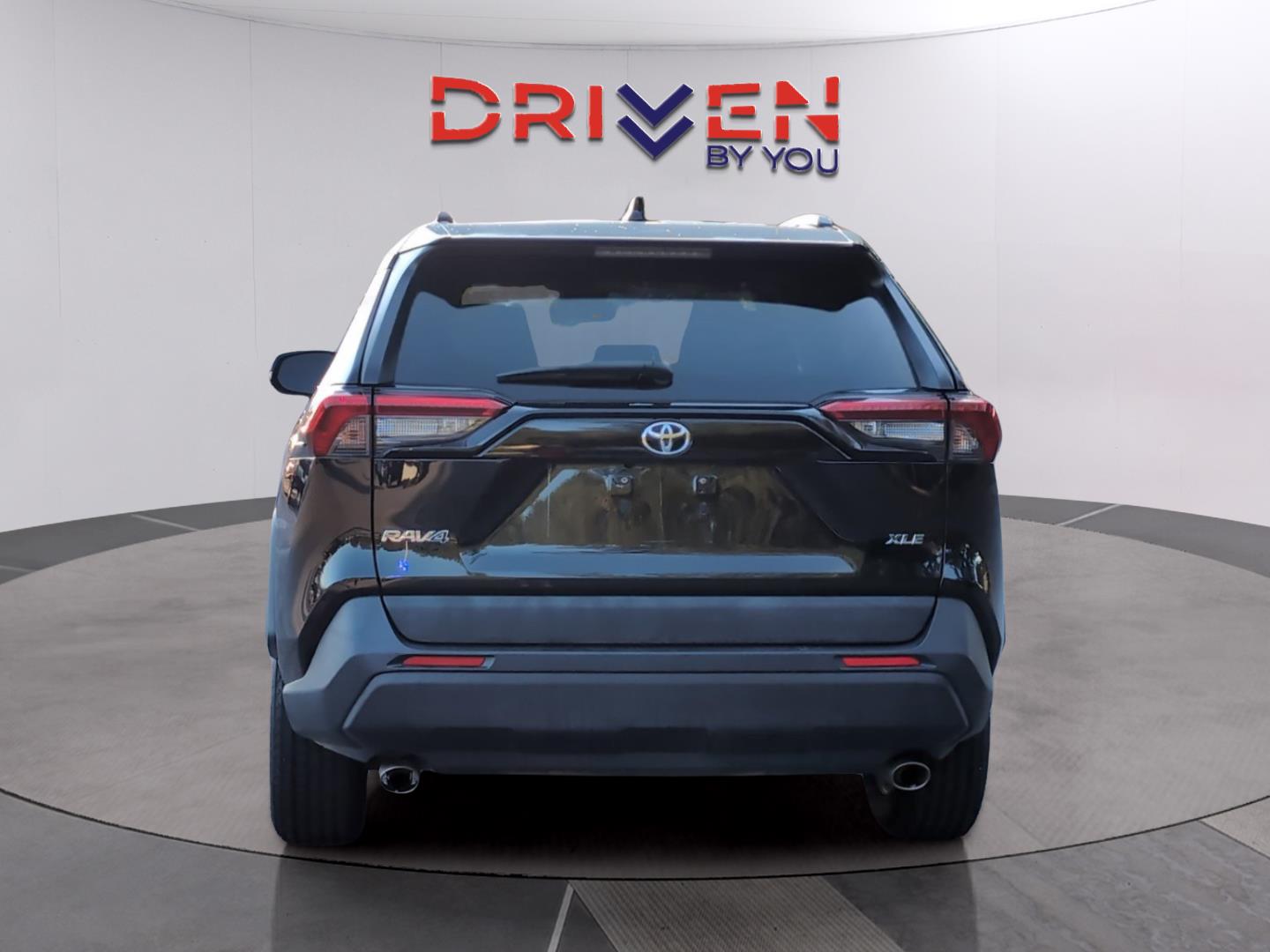 2021 Toyota RAV4 XLE photo 3