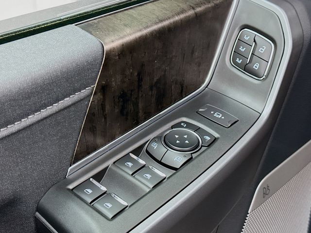 2025 Ford F-250 Lariat photo 16