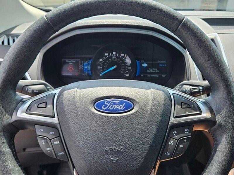 2024 Ford Edge Titanium photo 22