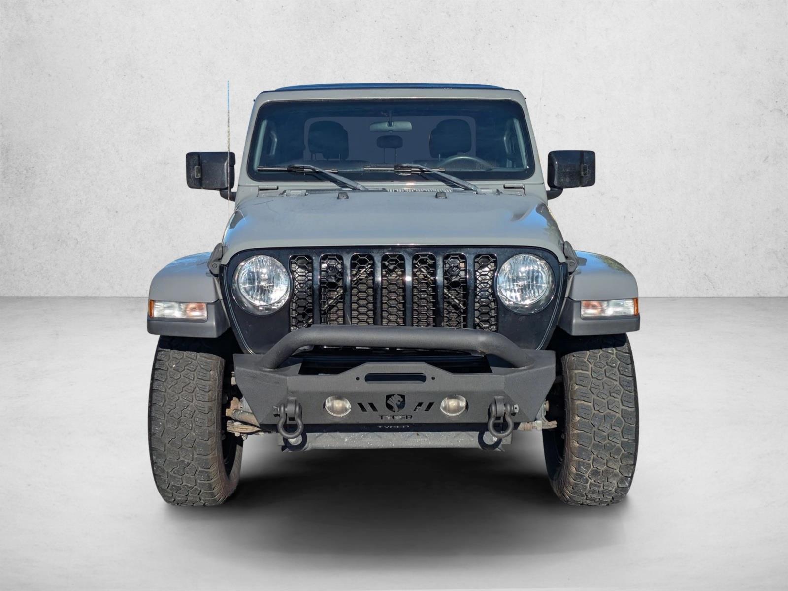 2021 Jeep Gladiator Willys Sport photo 2