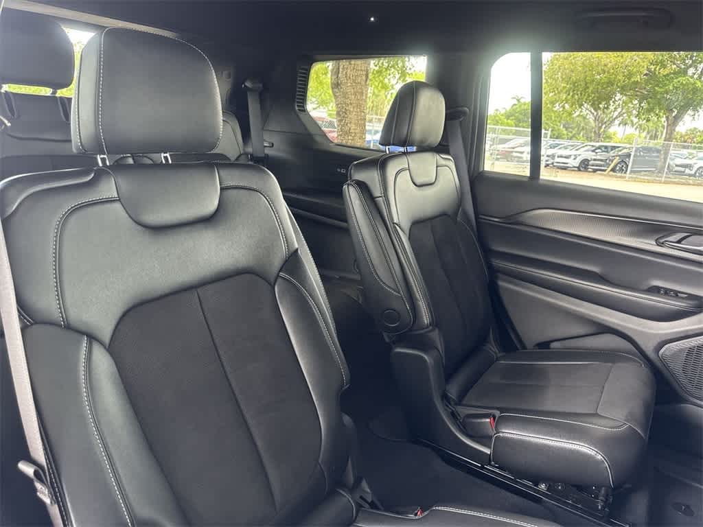 2023 Jeep Grand Cherokee Altitude photo 24