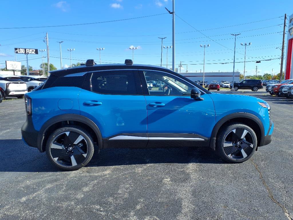 2025 Nissan Kicks SR photo 2