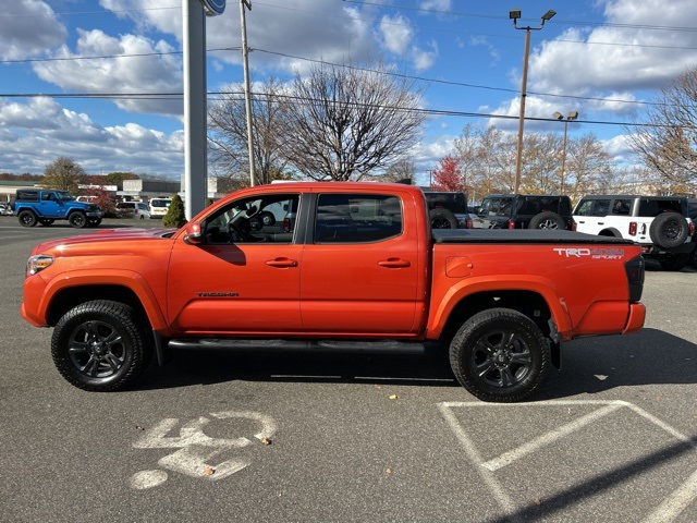 2017 Toyota Tacoma TRD Sport 4x4 Double Cab photo 2