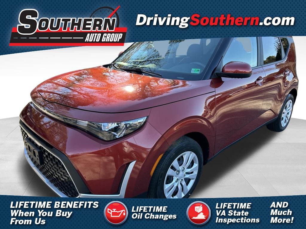 2023 Kia Soul LX's photo