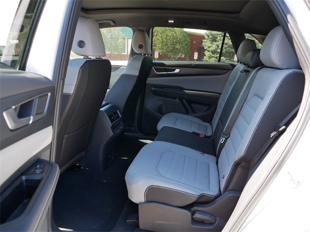 2025 Volkswagen Atlas Cross Sport SEL R-Line photo 4