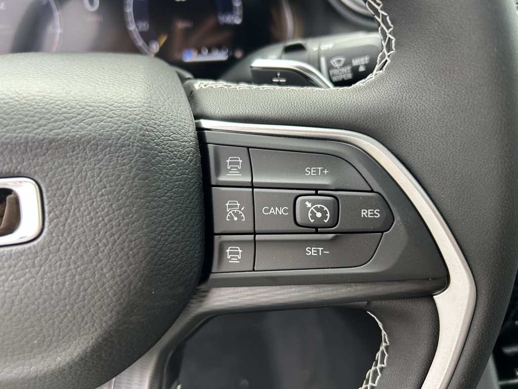 2025 Jeep Grand Cherokee Laredo X photo 14