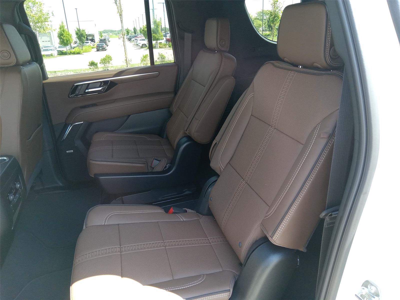2025 Chevrolet Suburban High Country photo 11