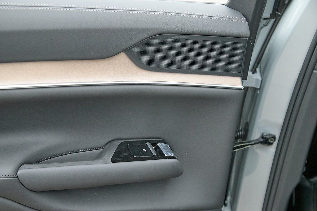 2025 VOLVO EX90 - Image 15