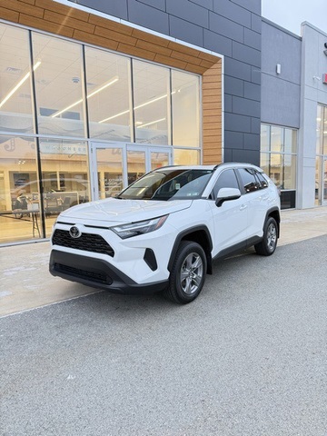 2024 Toyota RAV4 XLE's photo