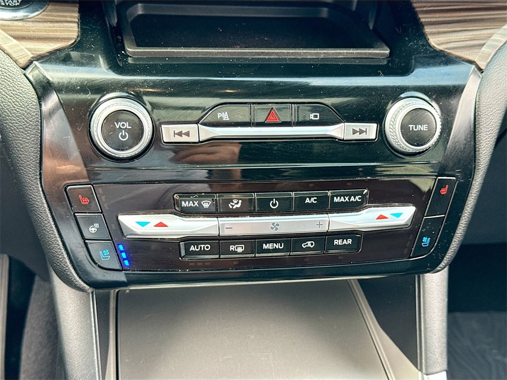 2022 Ford Explorer Limited photo 16