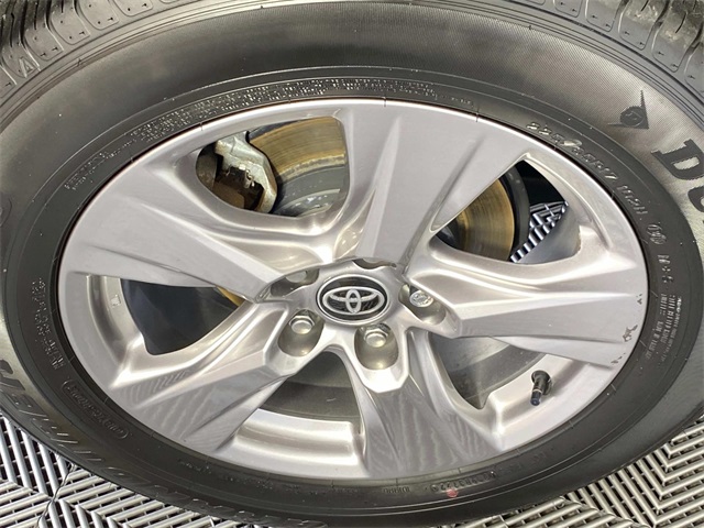 2023 Toyota RAV4 XLE photo 24