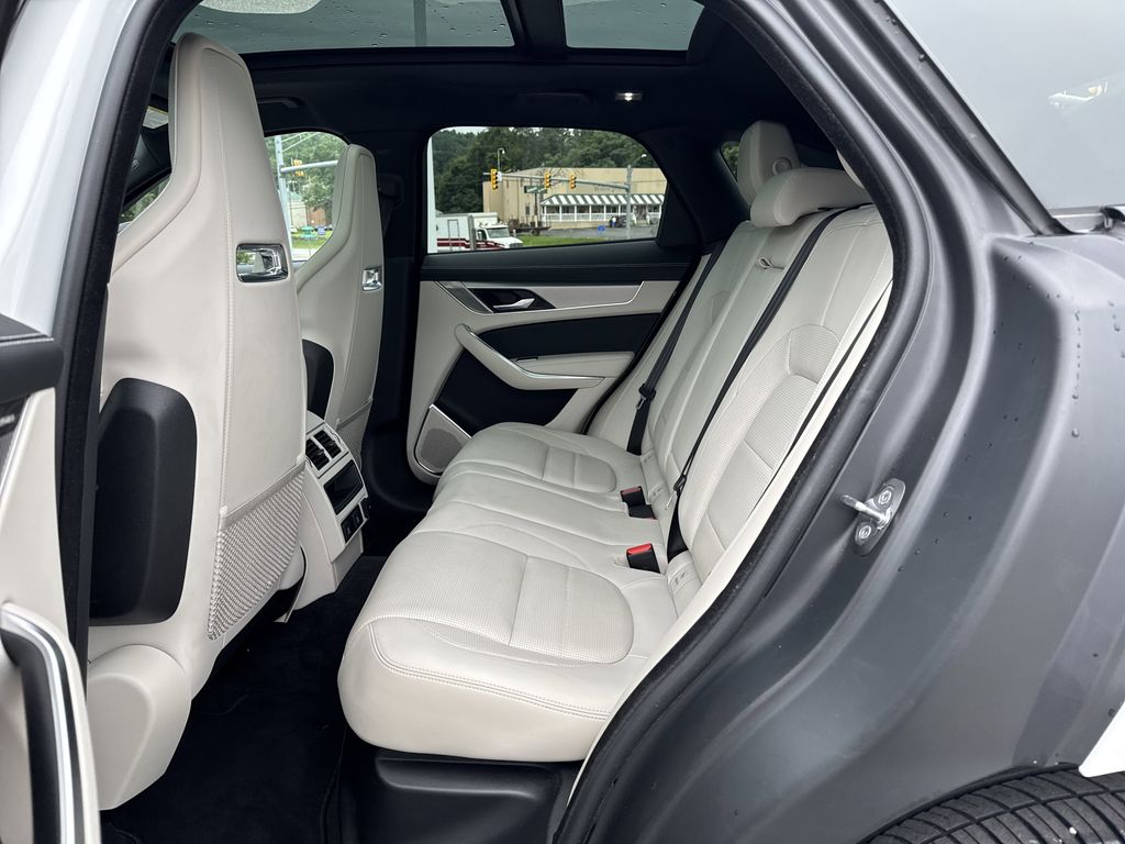 2024 Jaguar F-PACE P250 R-Dynamic S photo 10