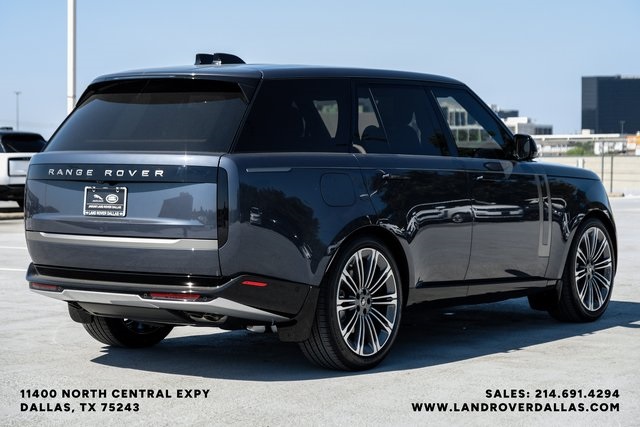 2025 Land Rover Range Rover SE photo 4