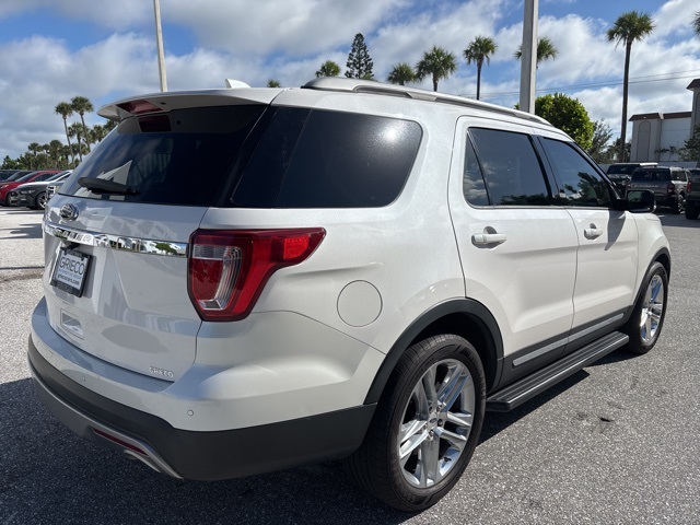 2017 Ford Explorer XLT photo 3