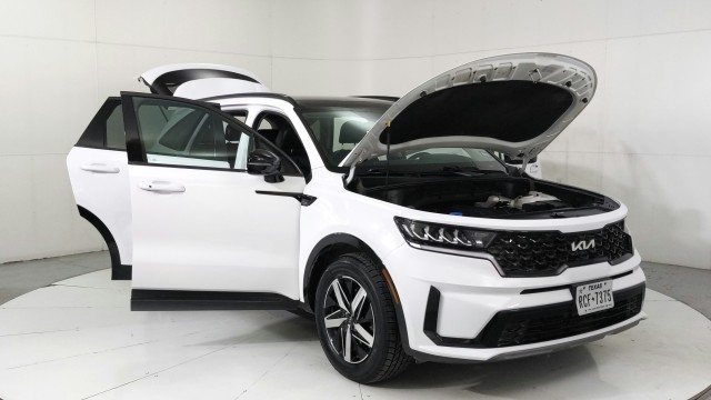 Used 2022 WHITE Kia S image 12