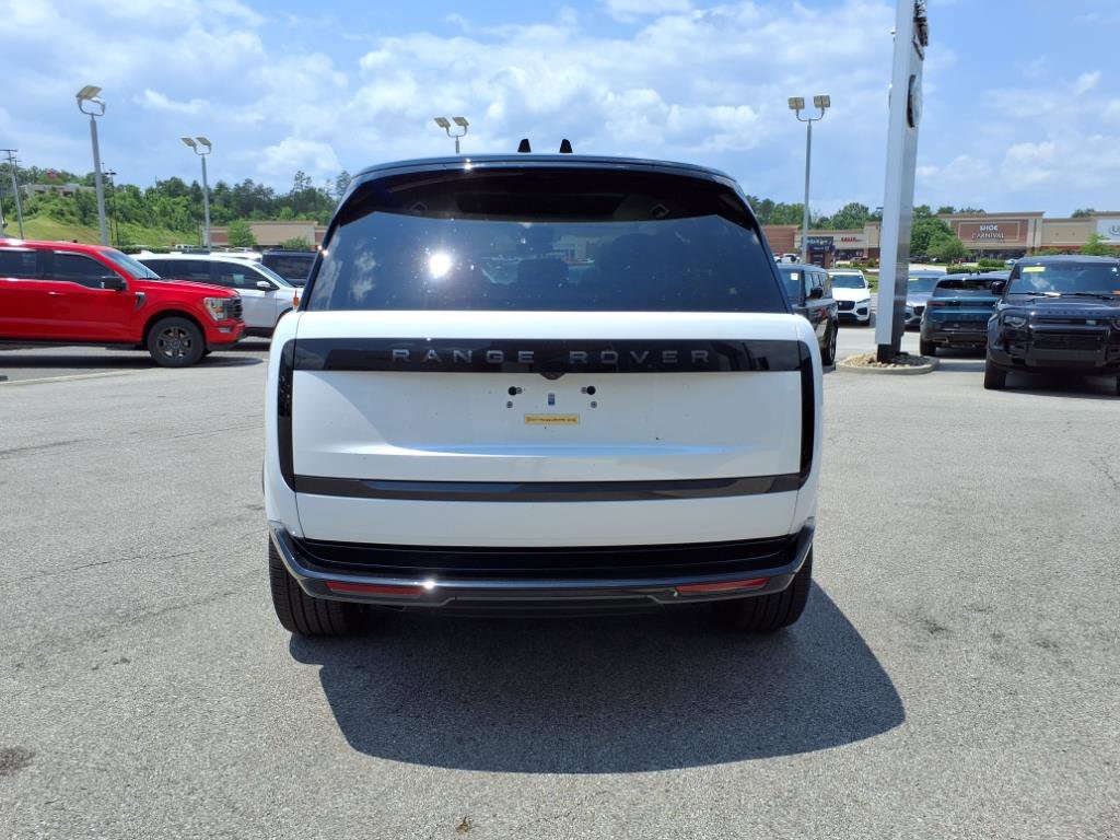 2025 Land Rover Range Rover SE photo 4