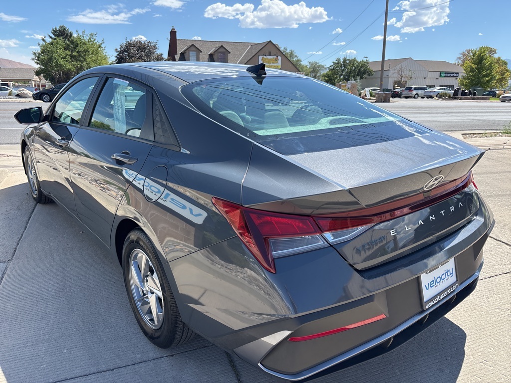 2024 Hyundai Elantra SE photo 7